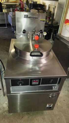 BKI FKM-F Large Capacity Electric Pressure Fryer with Filter