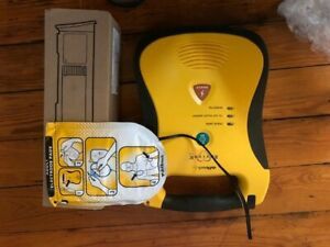 Defib AED-Tech Lifeline Bundle - Defibilator w New 5 Year Battery &amp; Adult Pads