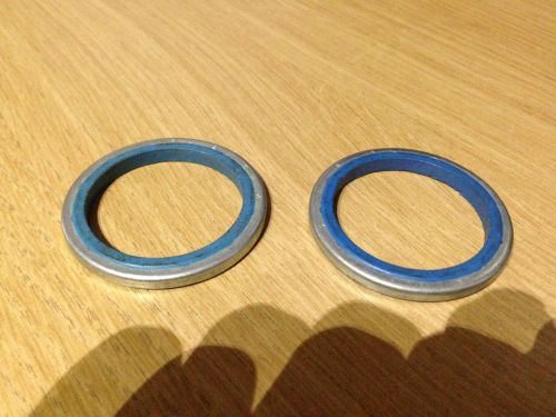 Thomas &amp; betts (t&amp;b) gasket, stainless steel &amp; rubber, 1 inch. lot of 2 for sale