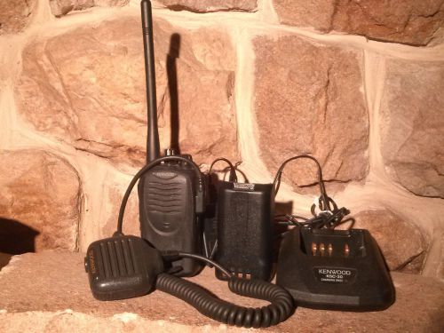 TK-2160 Kenwood Portable Radio W/ Charger, Mic &amp; 2 Battery&#039;s