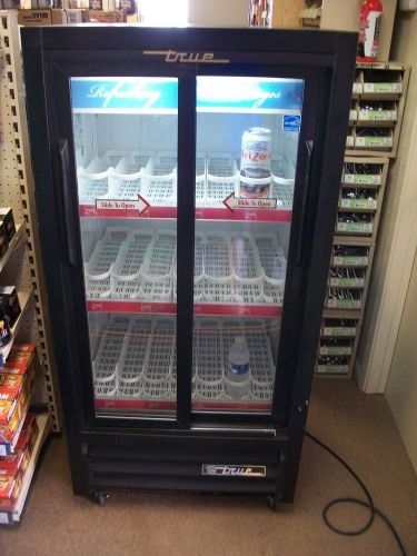 TRUE GDM-11SD Sliding Glass Door Drink / Soda Merchandiser Refrigerator / Cooler