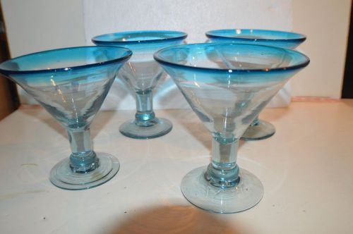 Aztecas Design 33L 16 Oz. Blue Rim Martini Glass