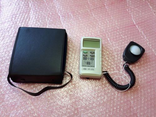 Digital Light Meter YF-170 Lux/FC w/Case and Remote Sensor
