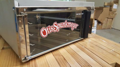 Otis Spunkmeyer Oven with timer, mitts, cookie sheets