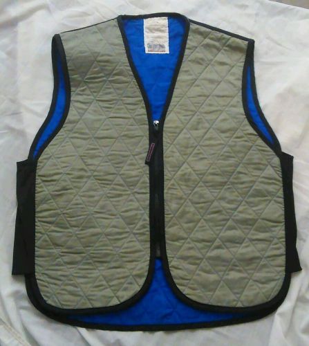 Size MEDIUM Motoboss Evaporative Cooling Vest