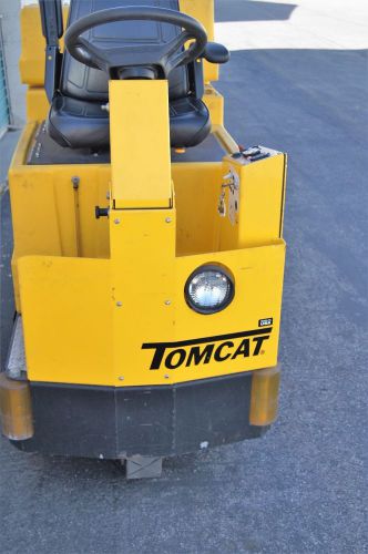 TomCat 290 Series Rider Floor Scrubber Cleaner Only 225 Hours