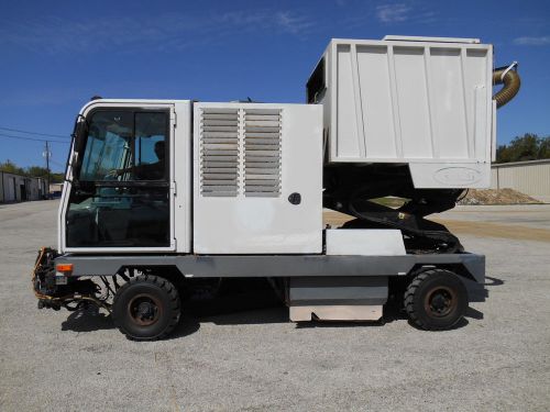 2004 Tennant Sentinel High Performance Rider Sweeper Low Miles/Hours