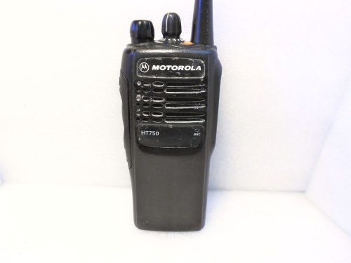 Motorola ht750 uhf 16 channel hand held walkie talkie transceiver with battery for sale