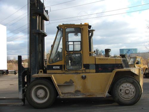 Cat V225C 22,500lb Forklift Diesel Pneumatic