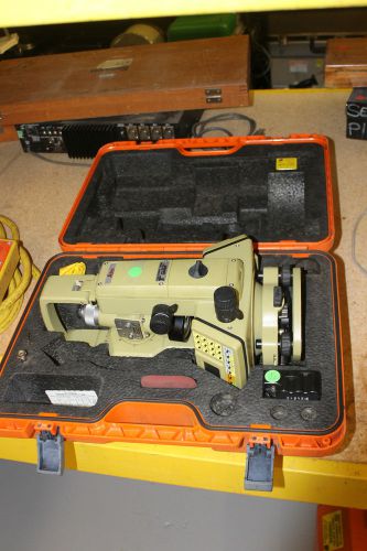 Leica WILD T1610 Total Station w/Case NICE
