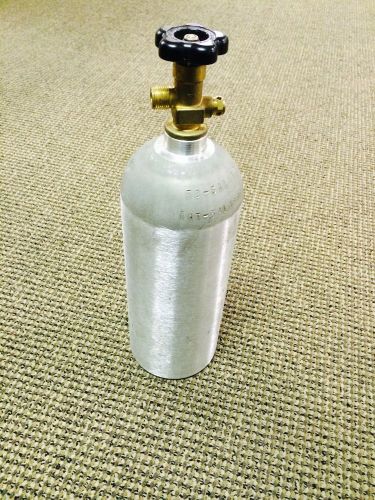 Co2 5 lb cylinder, 1800 psi dot hydro test date 2013 cga 320 for sale