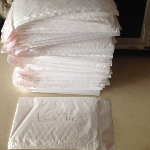 30 Shipping bags 7&#034; X 4&#034;bubble, adhesive strip for easy closing.