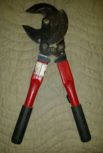 Ratcheting cable cutter
