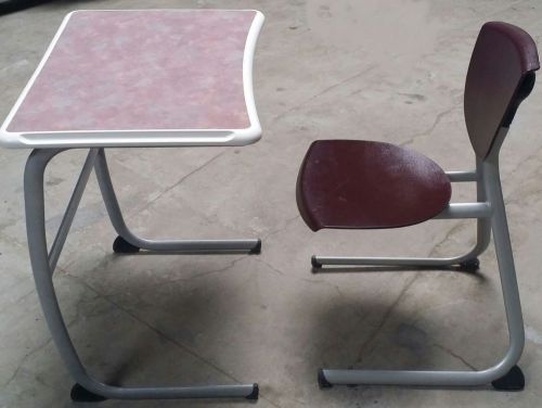 Intellect KI Student desk and chair