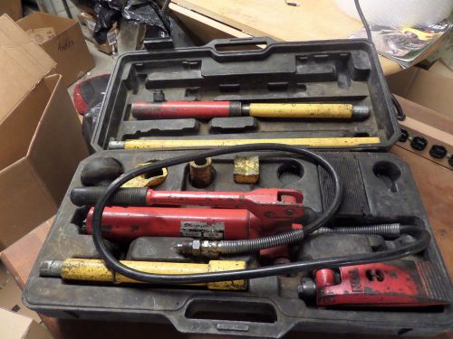 SNAP-ON 4 TON CAPACITY HYDRAULIC HAND PUMP YA-301-8000 WITH ACCESSORIES AND CASE