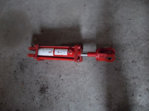 OLDER RED  Hydraulic Cylinder
