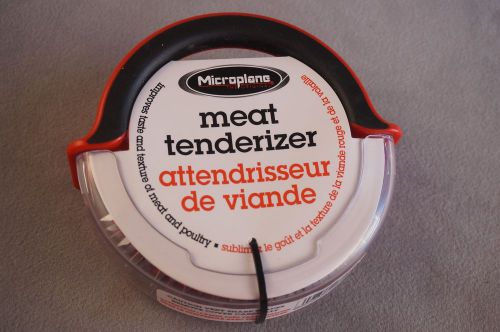 Microplane Meat Tenderizer 48 Blades w Protective Cover Red BRAND NEW 61G