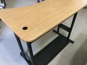 Office Desk Excellent Condition (Pick up only)