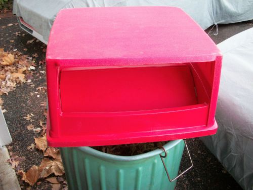 Rubbermaid fg256v00red top with doors for glutton container 656901 for sale