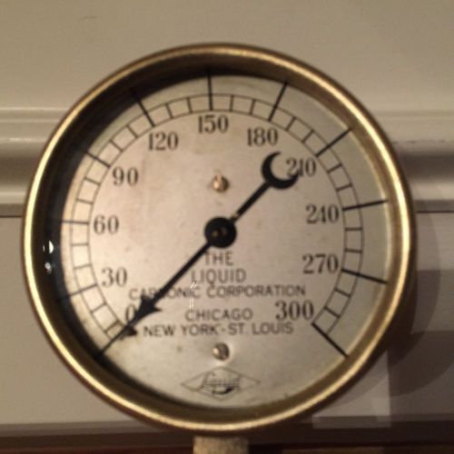 Beautiful liquid carbonic pressure gauge, vintage, brass, antique, steam punk !! for sale