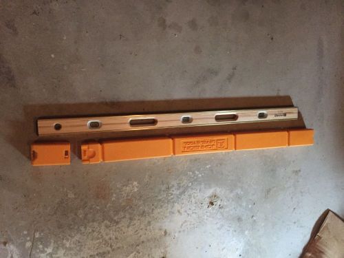 Johnson Level &amp; Tool-48 Inch Wood Level with Case