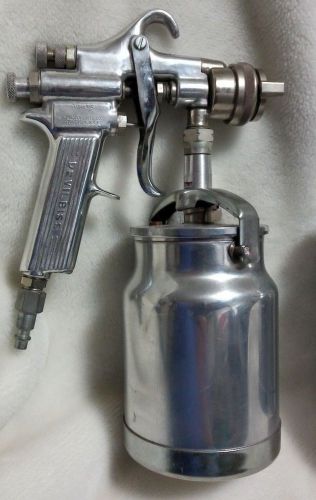 New old stock DeVilbiss Type MBC  air spray gun with nozzle 30 and a 1 qt cup.