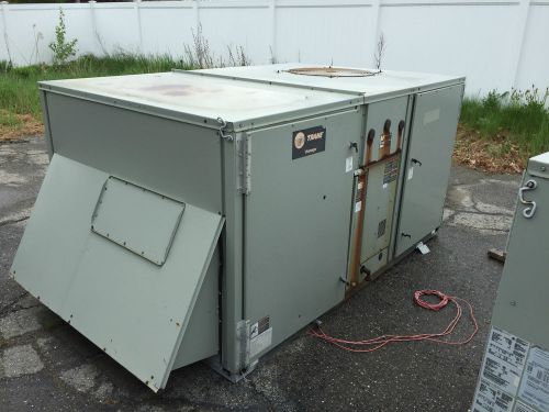 Trane Voyeger Rooftop heating and cooling unit