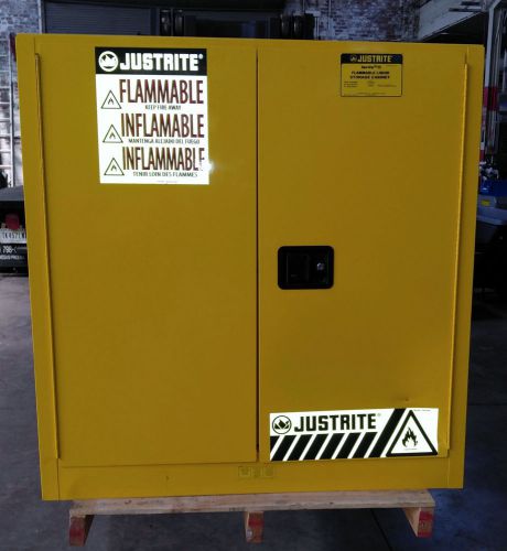 JUSTRITE 893000 FLAMMABLE SAFETY CABINET 2 DOOR 30 GAL 44&#034; X 18&#034; X 43&#034;
