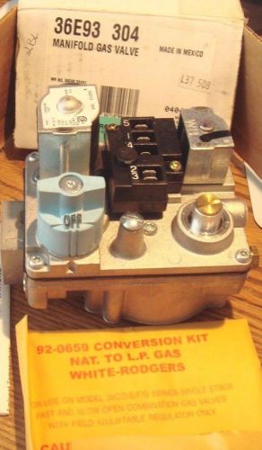 WHITE-RODGERS DIVISION 36E93 304 MANIFOLD GAS VALVE  BRAND NEW IN BOX