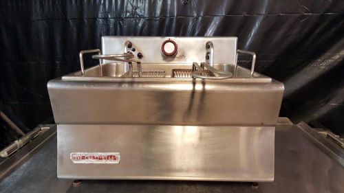 Toastmaster 15 lb. Commercial Electric Countertop Fryer w/ Two Baskets