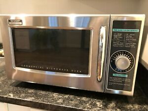 Shapr R-21LCF 1000W Commercial Microwave Oven