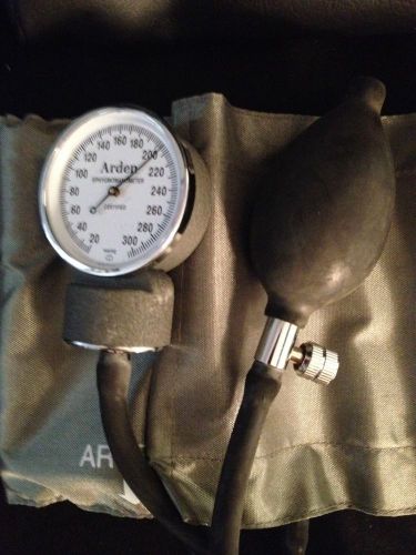 ARDEN Sphygmomanometer Aneroid Adult Pressure Cuff Good Condition