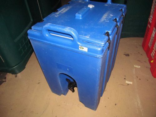 blue cambro 10 gallon hot / cold insulated beverage dispenser