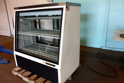 HEAVY DUTY COMMERCIAL TRUE MEAT DELI BAKERY REFRIGERATED LIGHTED DISPLAY CASE