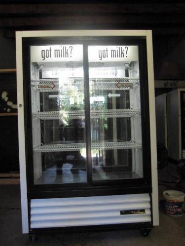 True pass-thru convenience store cooler refigerator gdm-33cpt #3/4 for sale