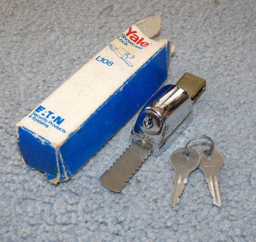 Older yale eaton chrome showcase lock - 2 original keys - l108 - ll202 (lot 644) for sale