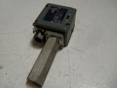 SQUARE-D 9012 ACW6 PRESSURE SWITCH *USED*