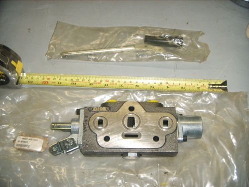 New Prince Hydraulic Valve SVM1ES1  4-Way Double Acting w/Spring Center