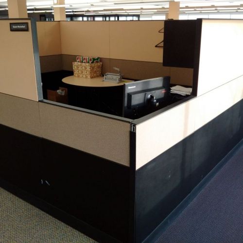 CAN-044 - 8&#039; x 9&#039; Steelcase &#034;Pathways&#034; Cubicles Workstation Systems