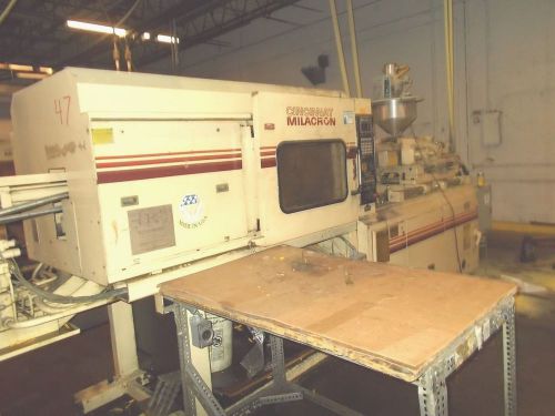 Cincinnati milacron injection molding machine, 220 ton, 17 oz shot for sale