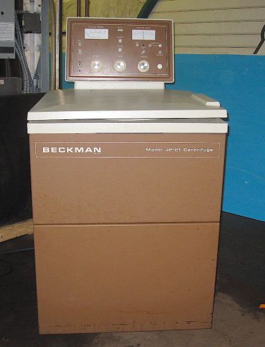 Beckman J2-21 Centrifuge