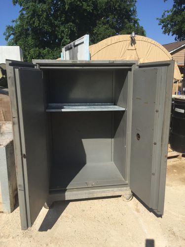 Upright safe fire-insultated smna class f1-d 2 hr exposure 2 door for sale