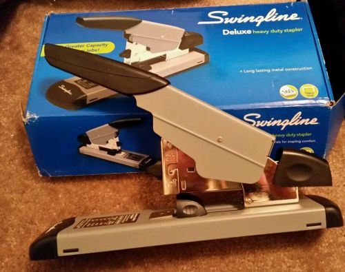 Swingline deluxe heavy duty stapler