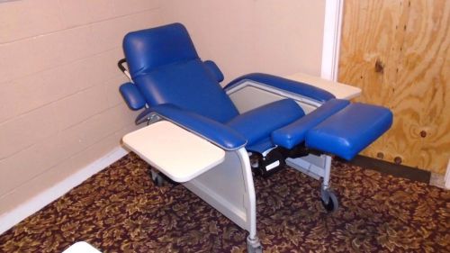 Lumex 577RG Clinical Care Patient Recliner Chair w/ Side Tables