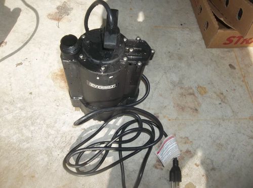 Everbilt UT03301 1/3 HP Automatic Submersible Pump. LIGHTLY USED.PUMP NUMBER 7.