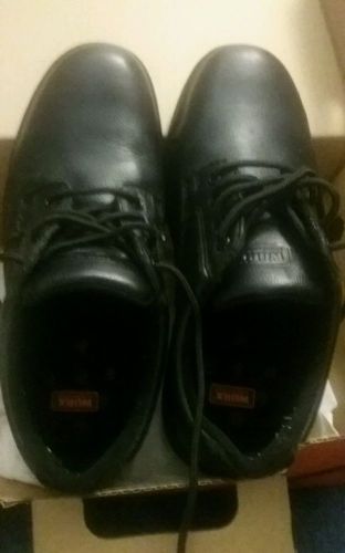 Red wing safety shoes