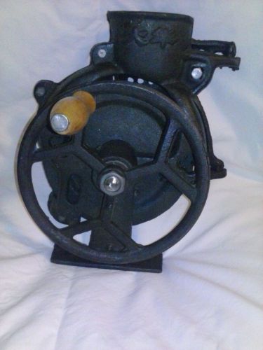 NEW  ANTIQUE STYLE HAND CRANK AND PULLEY  CORN SHELLER CAST IRON BLACK
