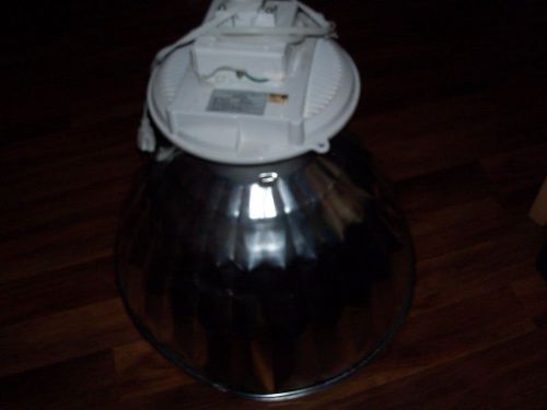 Everlast induction lighting fixture 250w-120volt,-used -working cool white fluor for sale