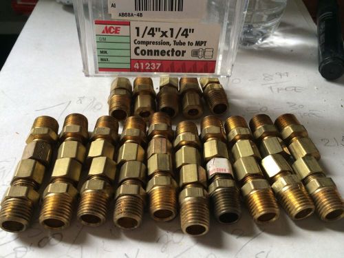LOT OF 25 - 1/4&#034; COMPRESSION TO 1/4&#034; MALE PIPE THREAD CONNECTOR BRASS FITTING