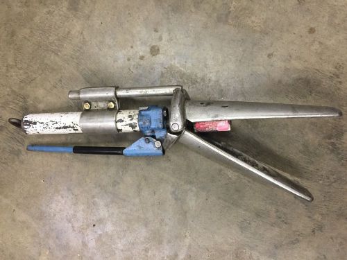 OTC Hydraulic Pump With Rounded Pelican Beak Type Spreader ? Not Sure